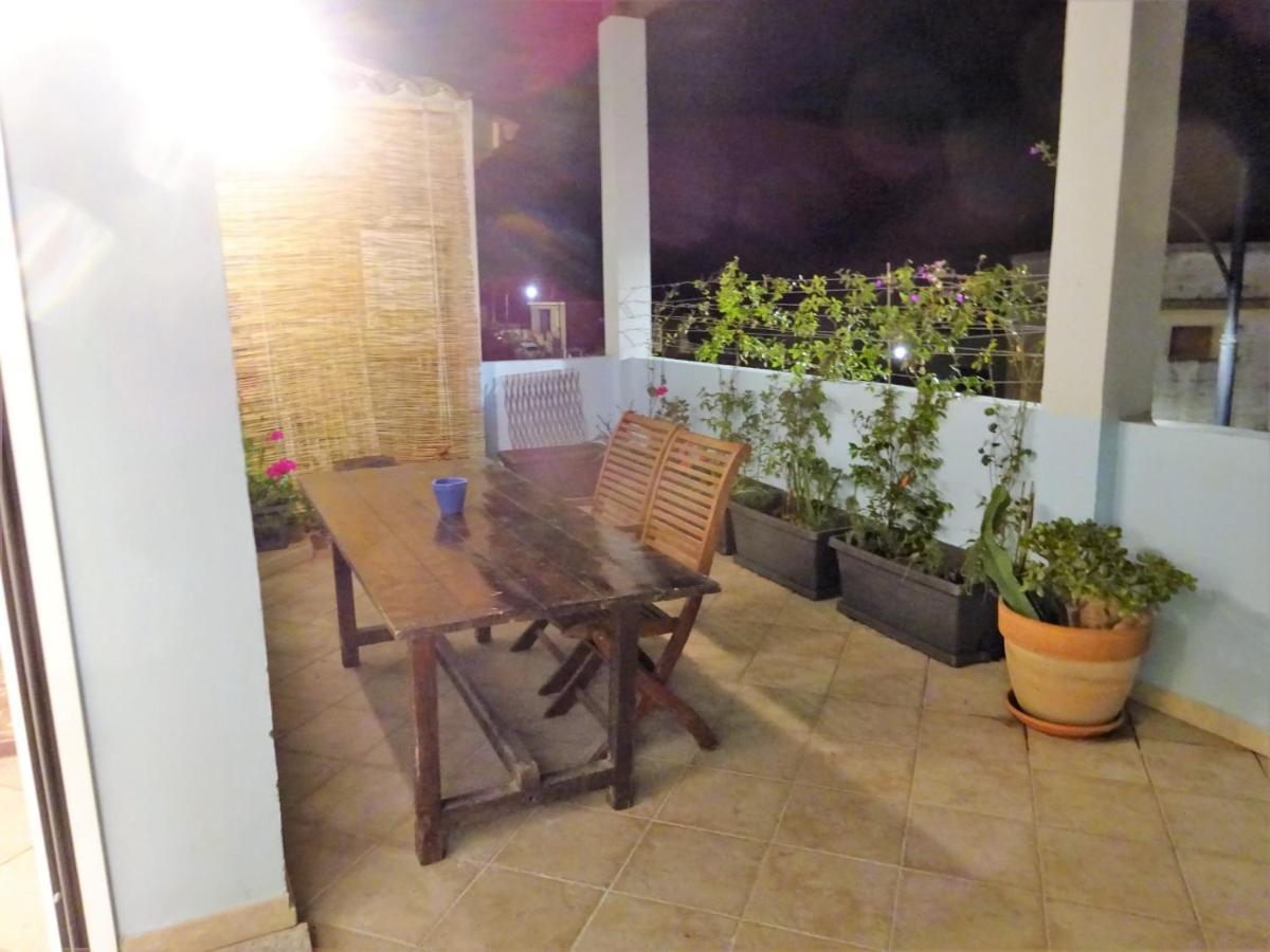 White - San Pantaleo Apartman Kültér fotó
