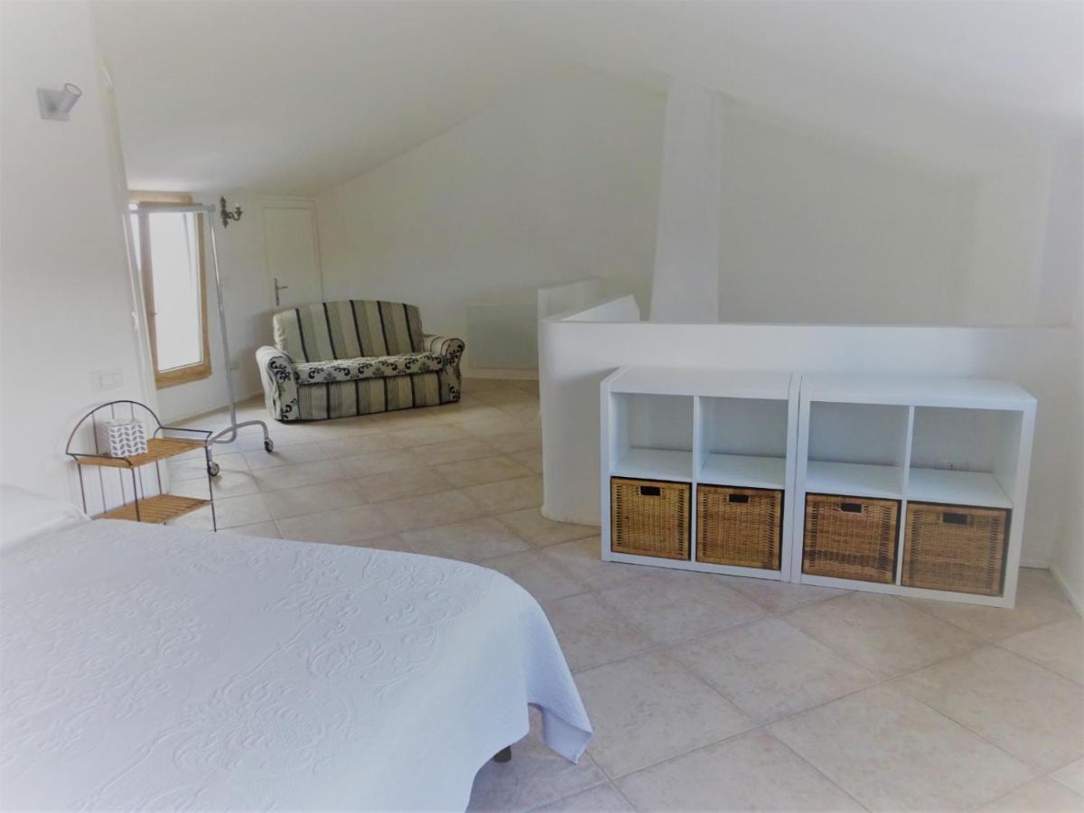 White - San Pantaleo Apartman Kültér fotó