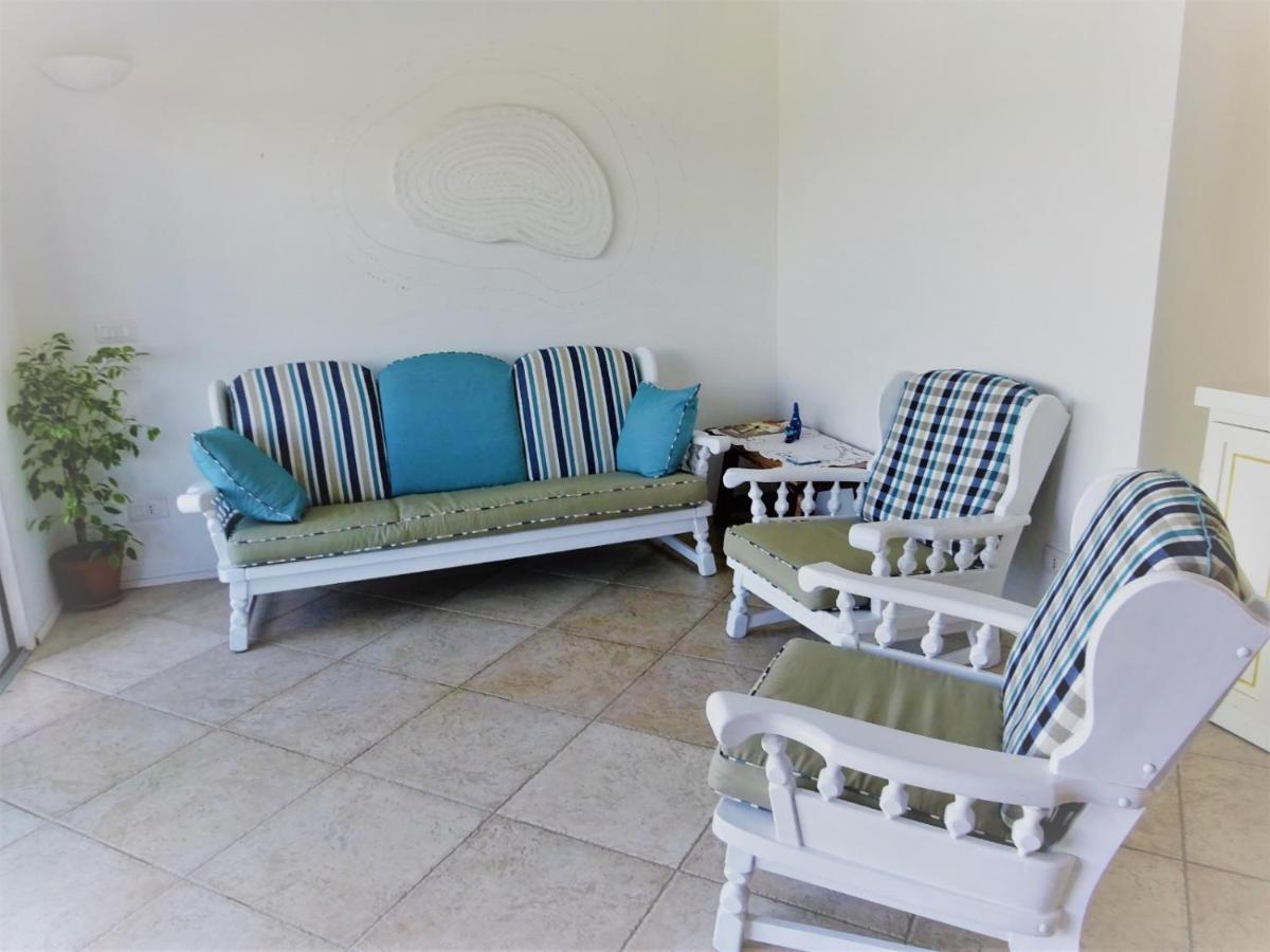 White - San Pantaleo Apartman Kültér fotó