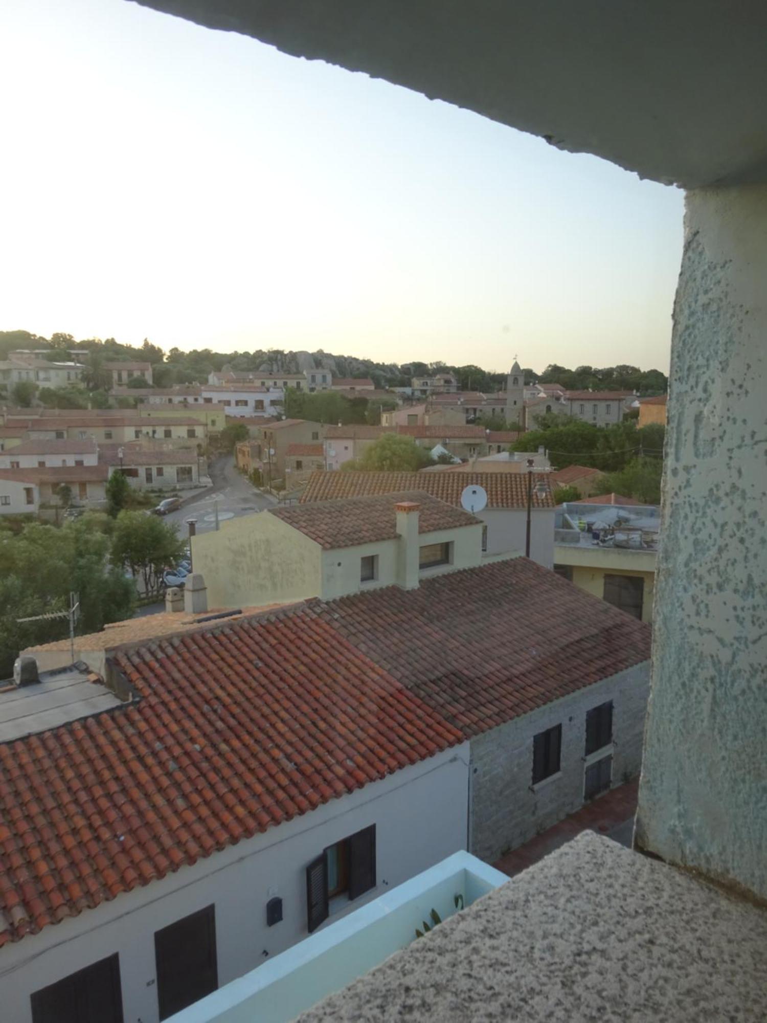 White - San Pantaleo Apartman Kültér fotó