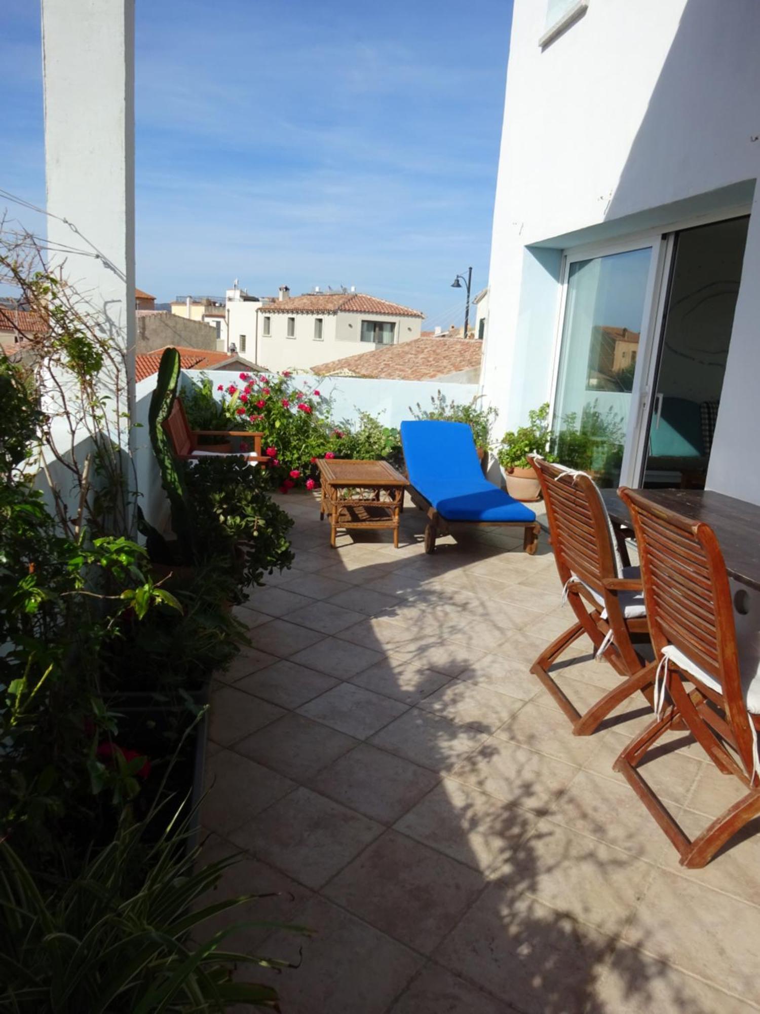 White - San Pantaleo Apartman Kültér fotó